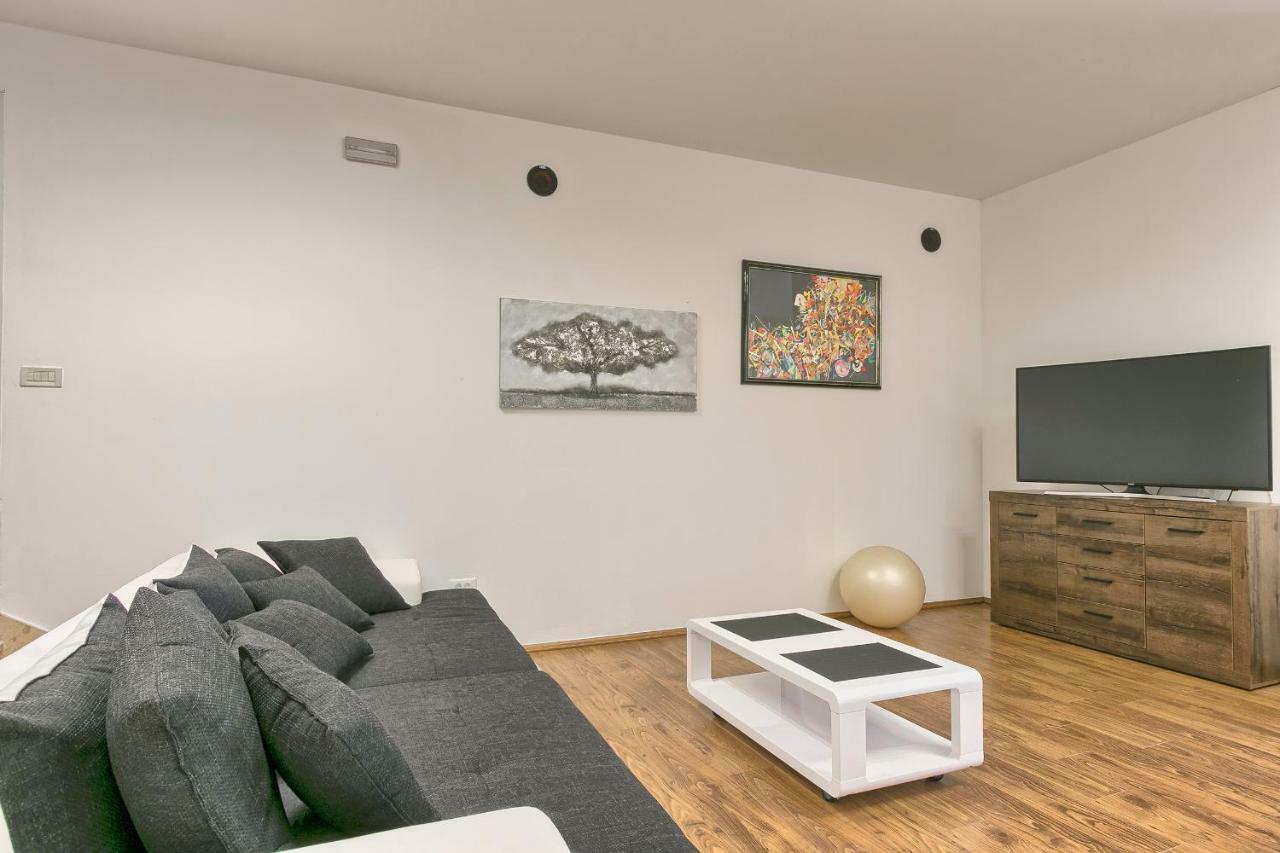 Wellness Apartman Kaiser プーラ エクステリア 写真